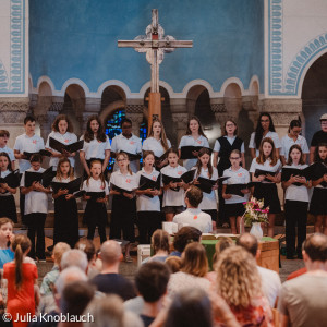Kinder- und Jugendchor beim Sommerkonzert im Rahmen des Gemeindefests 2025